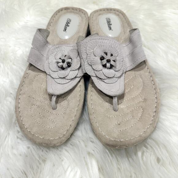 Cobbie Cuddlers Regina Suede Floral Sandal Sz 11W - Picture 8 of 8